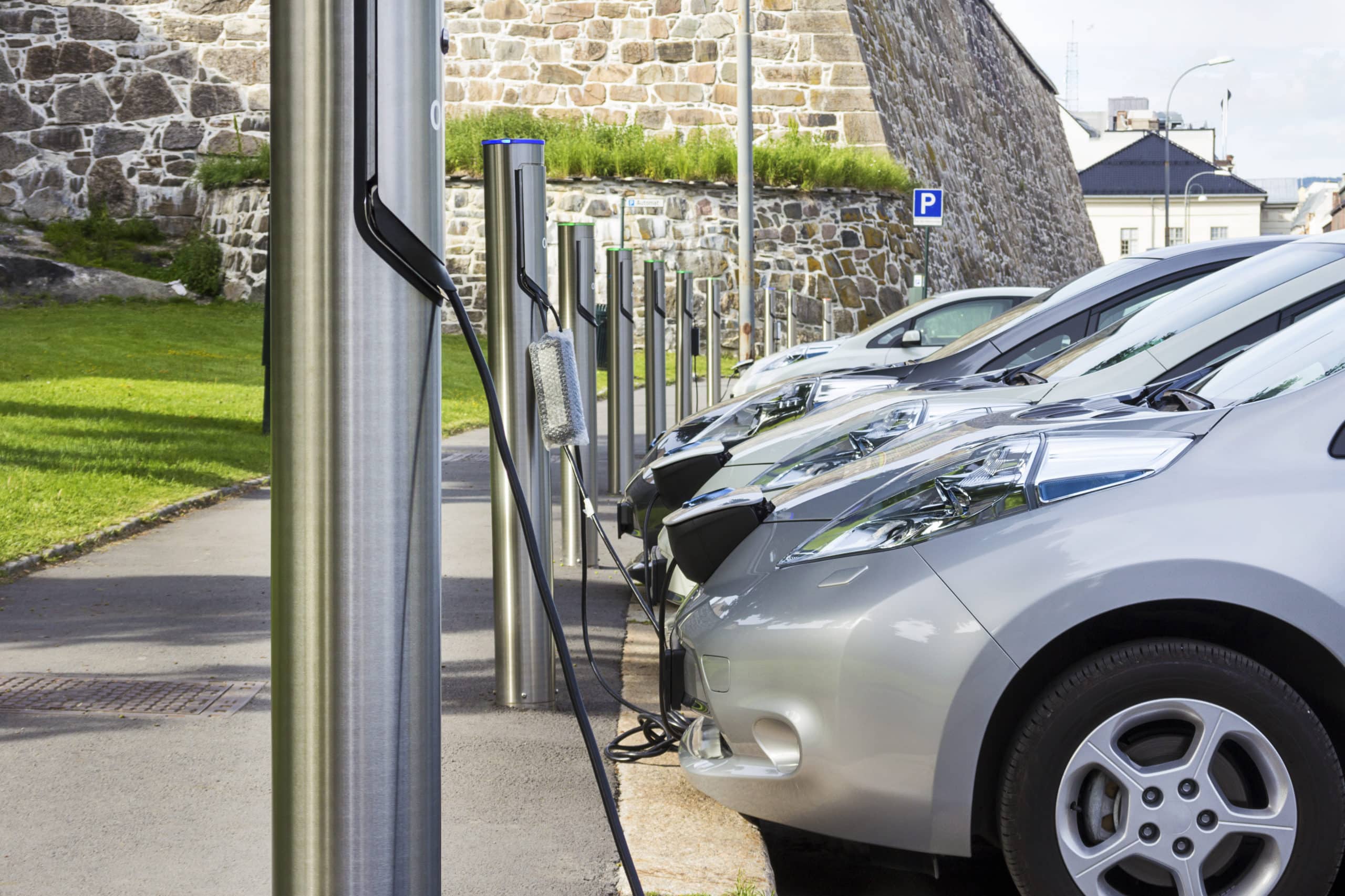 Installation de bornes de recharges en entreprise : parking ouvert