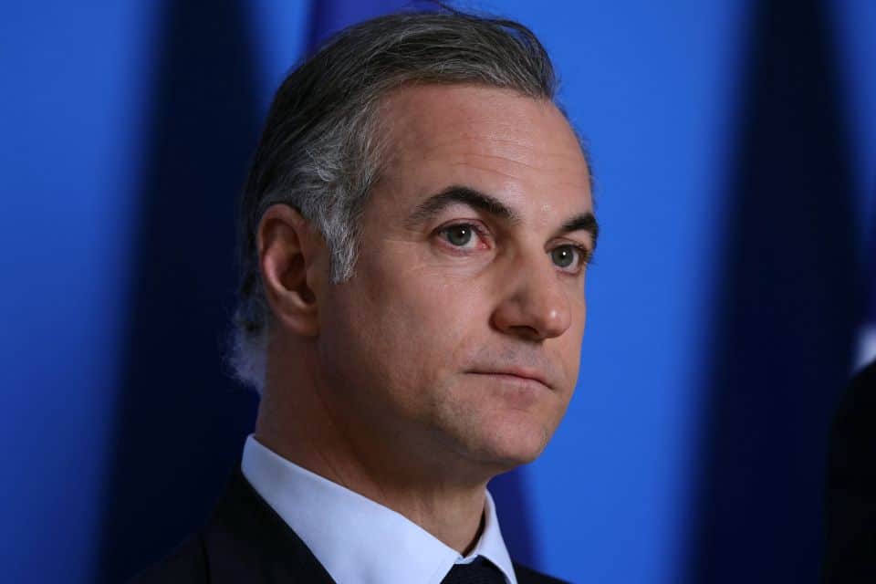 Les banques françaises affichent une progression de leurs financements verts. Certaines voix alertent sur les limites de ces chiffres jugés optimistes.