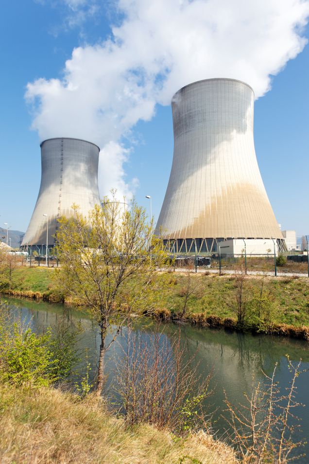 Avec la montée des températures estivales, la production nucléaire française expose ses vulnérabilités.