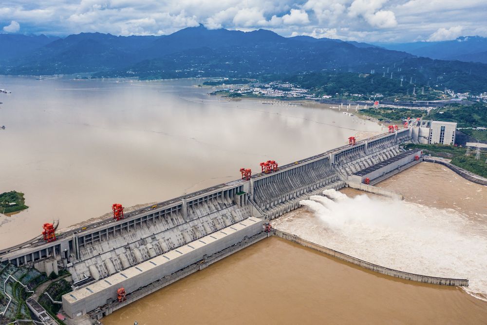 Le défi technologique qu'est la construction du barrage de Motuo suscite aussi des préoccupations géopolitiques et écologiques.