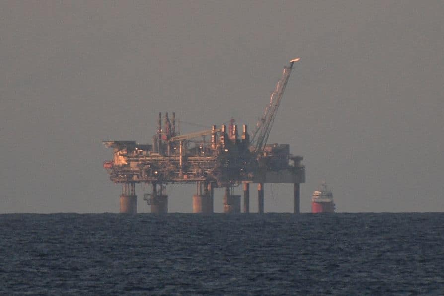 Dans un rapport l'AIE prévient : les gisements de pétrole et de gaz déclinent vite, ce qui pourrait affecter la transition énergétique.