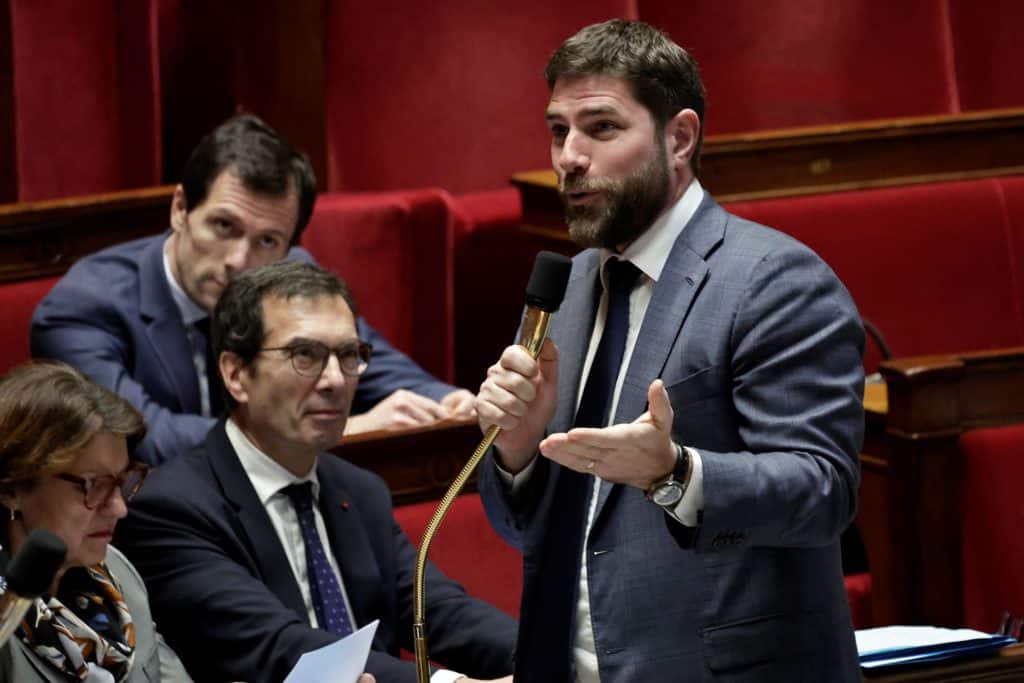 L’absence de loi de finances pour 2026 contraint l’État à suspendre le principal dispositif d’aide à la rénovation énergétique.